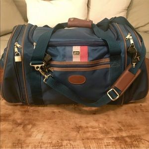 Vintage LARK Travel DUFFLE Bag Carry On Suitcase